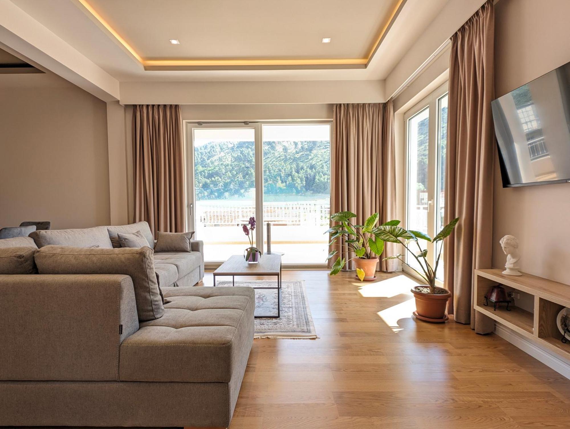 Villa With Garden And Veranda เบราท ภายนอก รูปภาพ