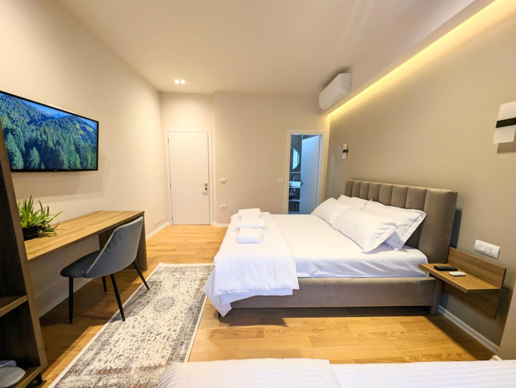 Villa With Garden And Veranda เบราท ภายนอก รูปภาพ