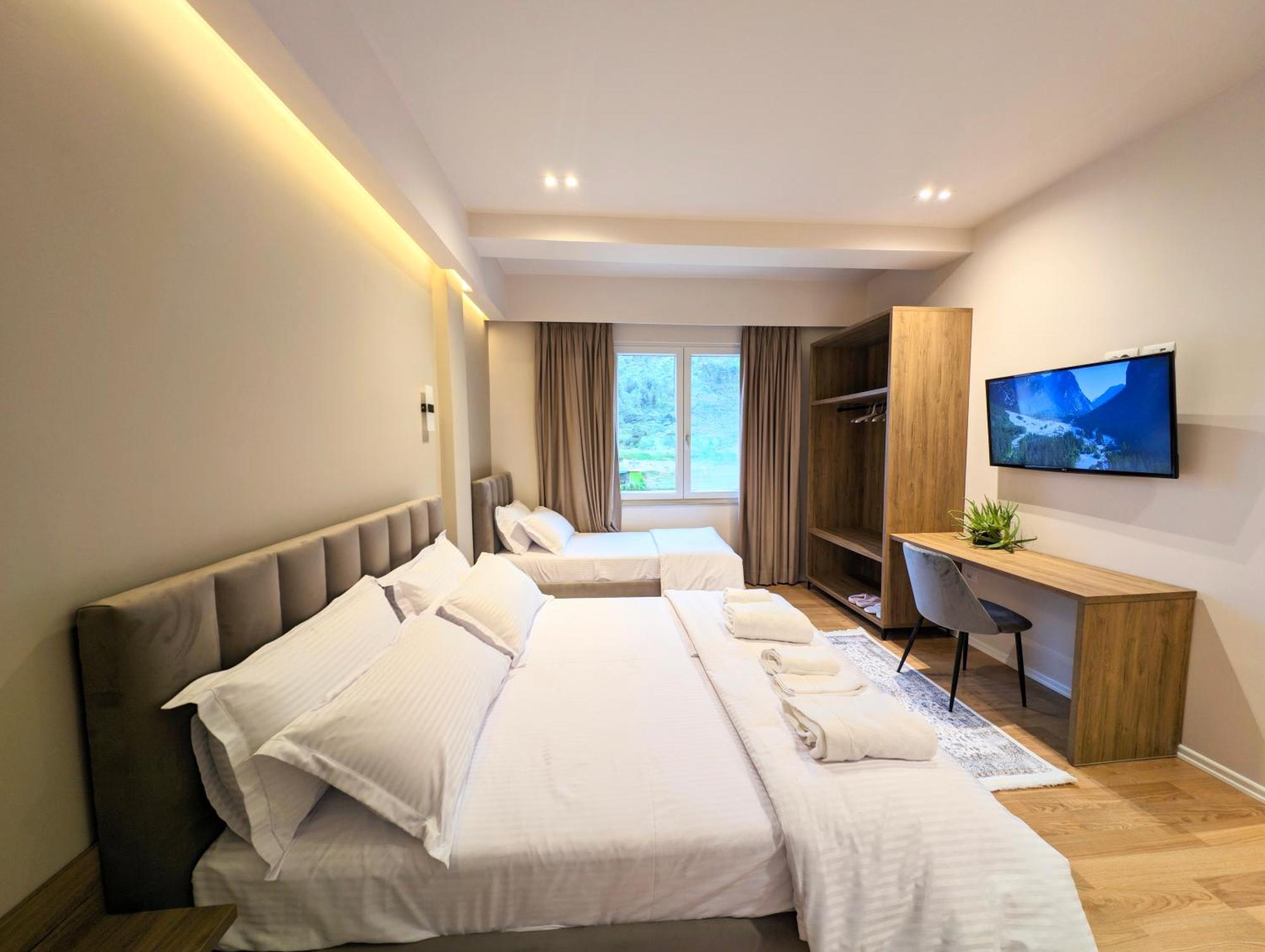 Villa With Garden And Veranda เบราท ภายนอก รูปภาพ