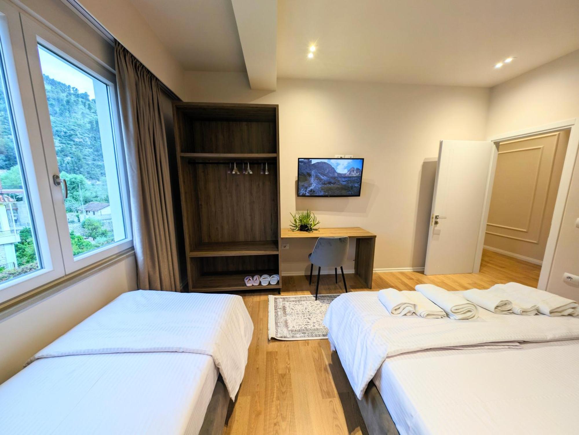 Villa With Garden And Veranda เบราท ภายนอก รูปภาพ