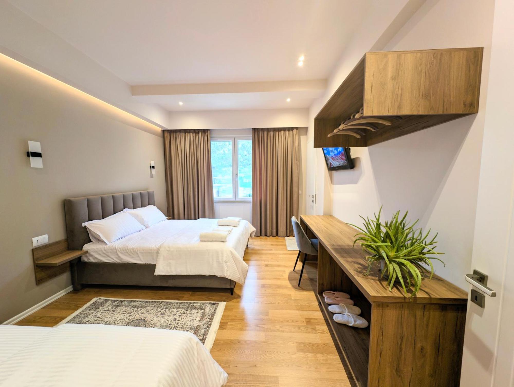 Villa With Garden And Veranda เบราท ภายนอก รูปภาพ