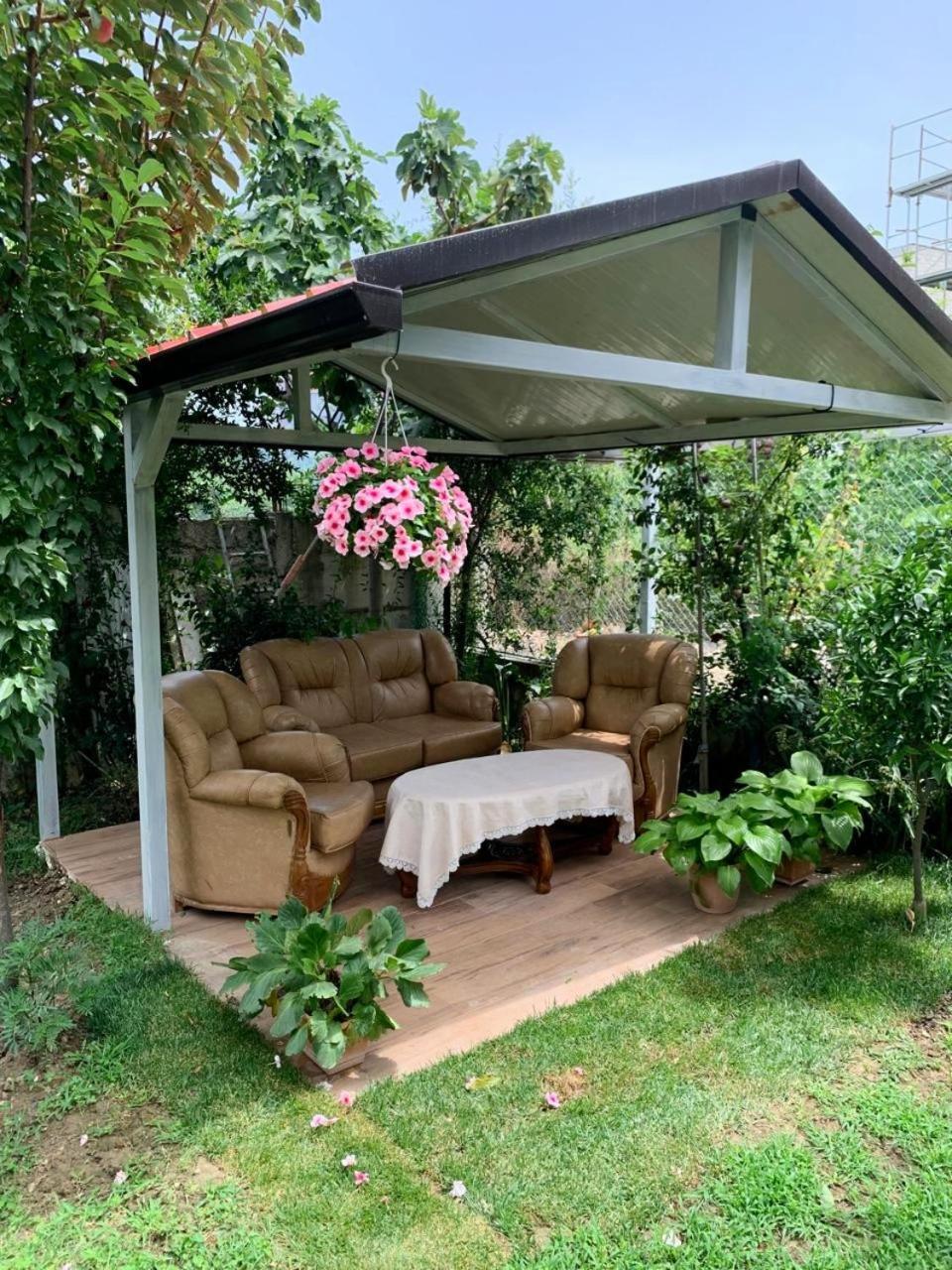 Villa With Garden And Veranda เบราท ภายนอก รูปภาพ