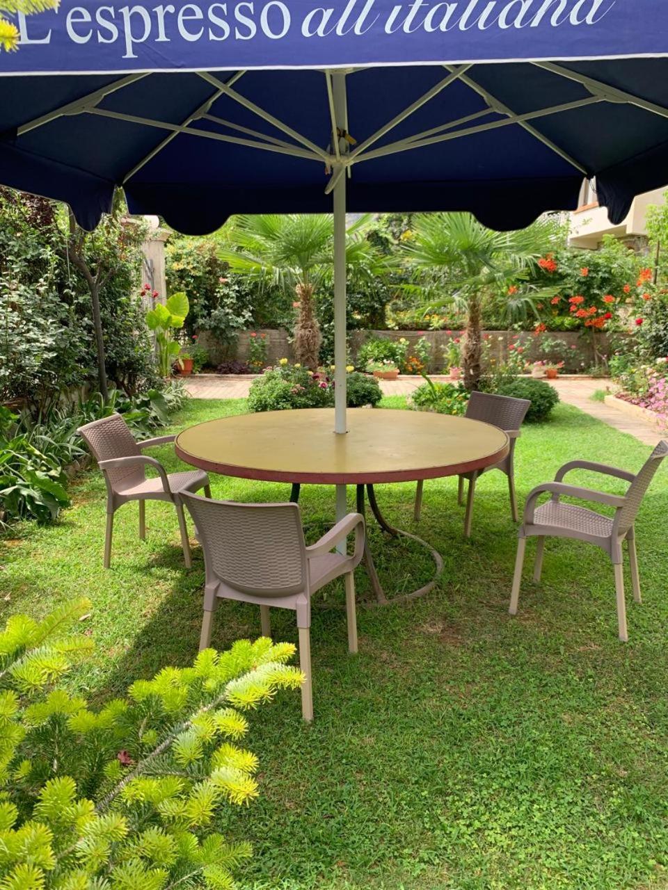 Villa With Garden And Veranda เบราท ภายนอก รูปภาพ